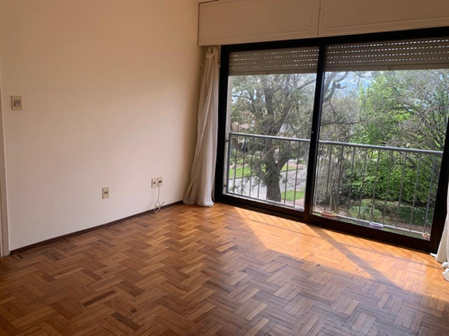 Alquiler Apto Un Dormitorio Orientación Norte, En Punta Gorda A Dos Cuadras Del Mar