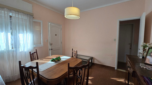 Vivienda Multifamiliar, Chalet, Casa En Dos Plantas, Patio, Lavadero, Excelente Estado, Buena Ubicacion
