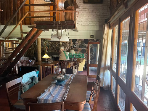 Casa De 4 Dormitorios Y 3 Baños Con Piscina En La Floresta