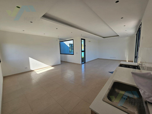 Casa En Venta 4 Ambientes - Barrio Cerrado Santa Elisa - Pilar Del Este -