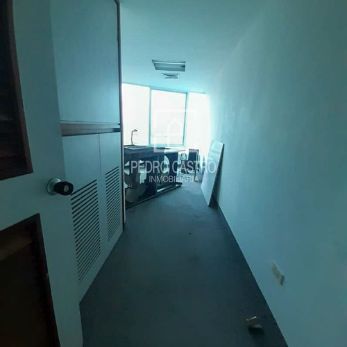 Imagen 8 de 11 de Pedro Castro Inmobiliaria Ofrece Imperdible Oportunidad De Alquiler De Oficinas En La Torre Colón, Puerto Ordaz