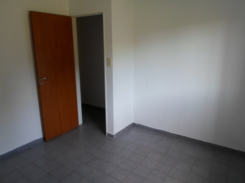 Oportunidad Apto Banco Departamento Gonnet P.b. 2 Dormitorios Espacio Verde ComĂșn + Espacio Auto