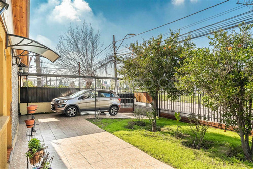 Casa En Venta De 4 Dorm. En Macul