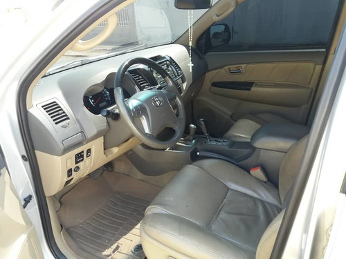 Imagen 7 de 14 de Toyota Fortuner 4x4