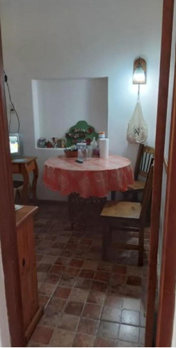 Casa En Venta - 2 Dormitorios 1 Baño - Cochera - 433mts2 - Caseros
