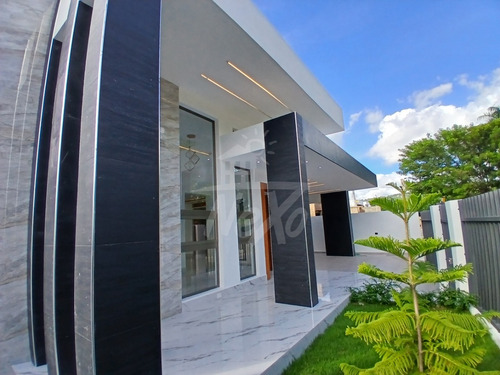 Casa Moderna De Un Nivel En Venta, Santiago De Los Caballeros (hfc-227)