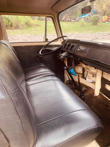 Volkswagen Kombi T2 Furgon