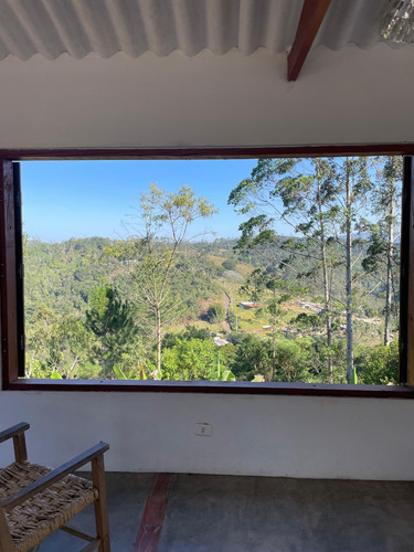 Sitio Em Juquitiba, 2.2ha Casa Com Sobrado Em Local Reservado, Salão Ótimo Para Reunir Pessoas. (com Escritura)