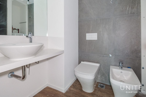 Tres Ambientes En Venta En El Piso 6 Con Cochera. Quartier Del Bajo. Torre 2