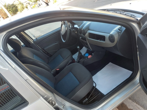 Renault Sandero 1.6 Authentique Hi-torque 5p