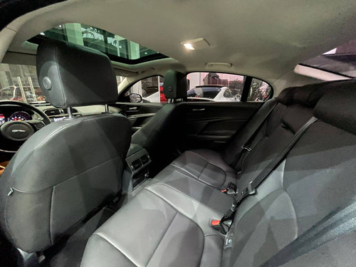 Imagem 10 de 13 de Jaguar Xe 2.0 16v Si4 Turbo Gasolina Pure 4p Automático