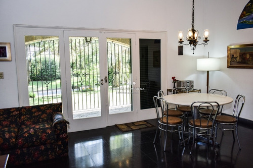 Casa En Punta Del Este , Cantegril- Ref: 3891
