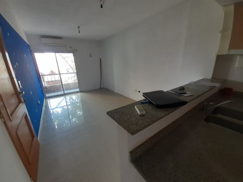 Imagen 7 de 13 de Excelente Ubicación Departamento 2amb.con Balcón Y Cochera!!
