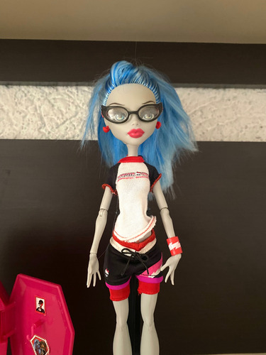 Monster High Ghoulia Yelps Physical Deaducation (Usado)