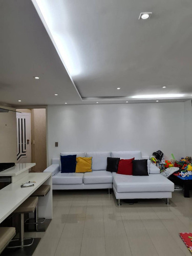 Imagen 2 de 14 de Venta De Exclusivo Apartamento En Mañongo Resd. Puerta Real.