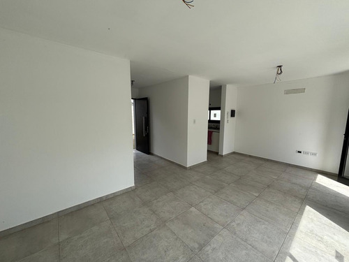 Duplex En Venta - 2 Dormitorios 2 Baños - 207mts2 - Villa Elisa