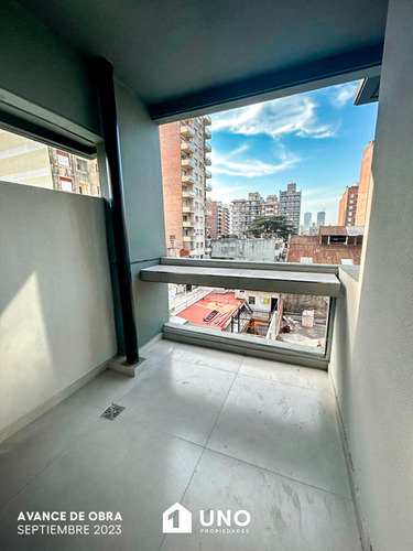 Córdoba Y Ov. Lagos - Amplio Dpto De 1 Dormitorio Externo. Cochera Disponible. 