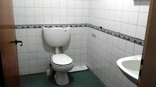 Hermoso Local 280 M2. Sobre Av. Cabildo 2400 Sin Expensa