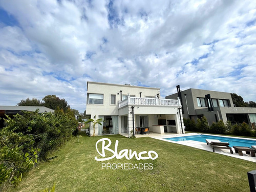 Casa En Venta En Santo Tomás, Pilar, G.b.a. Zona Norte