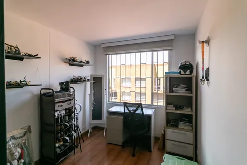 Apartamento En Venta En Hayuelos. Cod V1106017