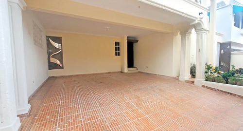 Casa En Venta En Las Praderas