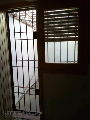 Casa En Venta Con Renta, 1 Dormitorio, 1 Baño Y Patio-gregorio Sanabria -aires Puros