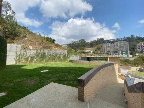 La Tahona, Sector La Escondida !! A Estrenar Bello Y Amplio Apartamento En Obra Blanca, 151.55 M2 + Terraza Externa De 36.89 M2, 1 Hab., 3 Baños. Falta Instalar Cocina. Increíble Vista A La Montaña!!