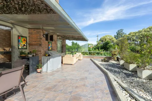 Apartamento En Venta En Llano Grande. Cod V18290