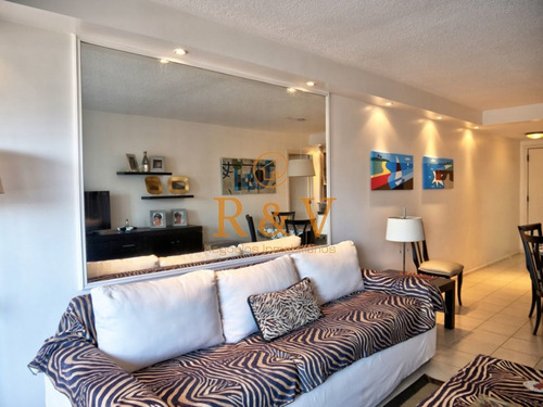 Imagen 2 de 14 de Apartamento De 1 Dormitorio Y Medio Con Vista Al Mar - Venta, Playa Brava