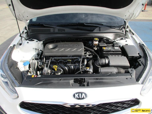 Imagen 13 de 15 de Kia Cerato Vivro Vibrant 1600cc Mt Aa