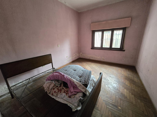Venta Gran Lote De 10 X 37,45 Con Casa A Reciclar Y Galpón