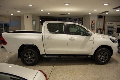 Imagen 18 de 25 de Toyota Hilux Srv 2.8tdi 4x2 Mt 204cv 0km Entrega Inmediata