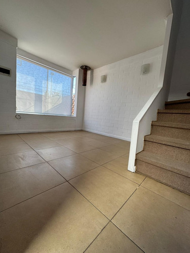Arriendo Casa 3 Dormitorios Excelente Ubicación En Sta Cruz