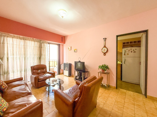 Departamento 3 Ambientes Con Cochera Y Vista Al Mar En Venta En La Perla