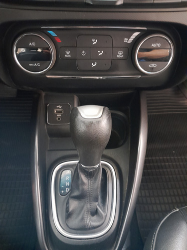Fiat Cronos 1.8 Precision 16v Flex Aut. 4p