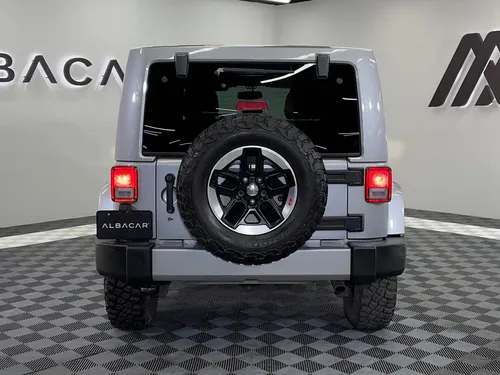 Jeep Wrangler 3.8 V6 Unlimited Sahara JK 4x4 At
