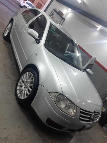Volkswagen Bora 1.8 Highline T 180cv Cuero 2013