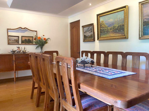Imagen 8 de 24 de Casa De 7 Dormitorios En Jardín Del Este Vitacura
