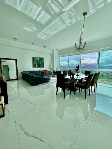 Apartamento Remodelado En Venta 240 M2 Con Terraza En Mirador De Los Campitos
