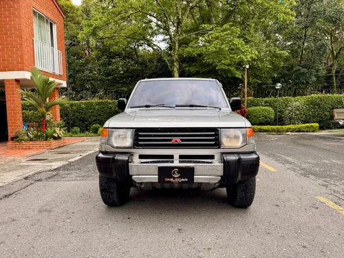 Mitsubishi Montero Cc2400