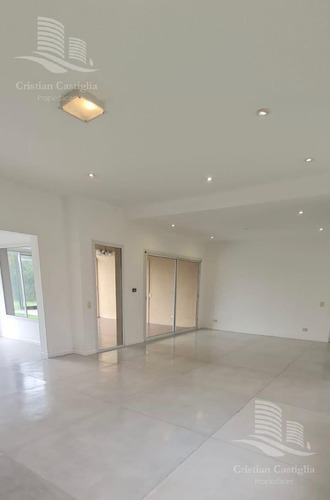 Casa En Venta San Isidro Labrador - 5 Ambientes Con Dependencia De Servicio