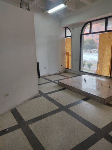 Vendo Gran Local C.c Casona 1. Asesor Inmobiliario Silvia Jaramillo.