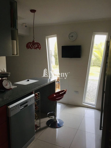 Casa En Venta De 3 Dorm. En Mostazal