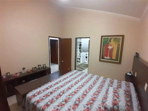 Sobrado Com 4 Dormitórios, Piscina E Churrasqueira