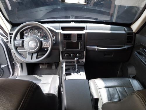 Imagen 5 de 14 de Jeep Cherokee Sport 2014