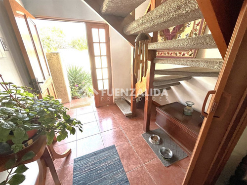 Casa En Venta De 3 Dorm. En Las Condes