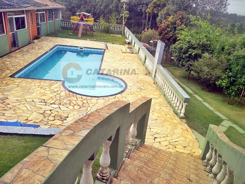 Imagem 2 de 8 de Belíssima Chácara Em Condomínio Fechado!
