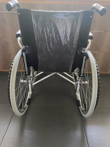 Imagen 3 de 5 de Silla De Ruedas De Aluminio Plegable 1 Año De Garantía
