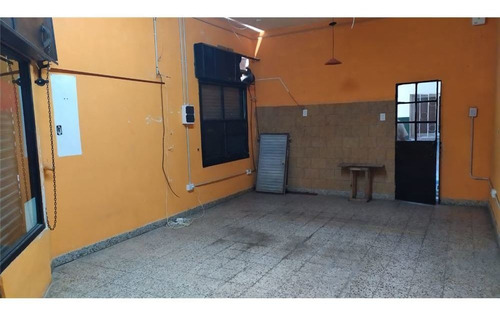 Casa En Venta A Reciclar Con Local Alquilado