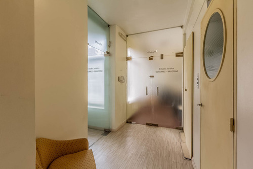 Venta Oficina C/ 2 Despachos Y Recepción 1° Piso Contra Frente En Retiro, Microcentro